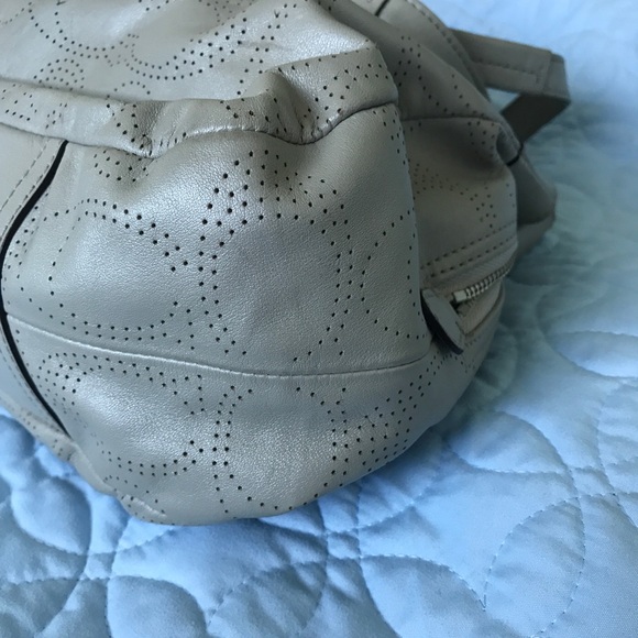 Coach Vintage Pearl Gray Handbag - Picture 8 of 13